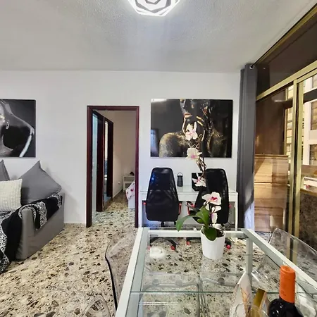 شقة Affordable For Large Families And Groups At Canteras With 3 Bedrooms And Free Parking لاس بالماس دي غران كاناريا